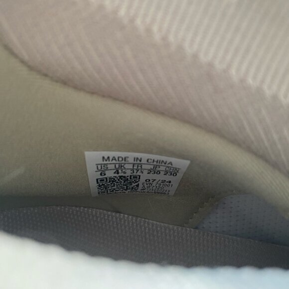 Adidas Terrex Free Hiker 2.0 Size US 6 Wonder Beige NWOT - Picture 3 of 3